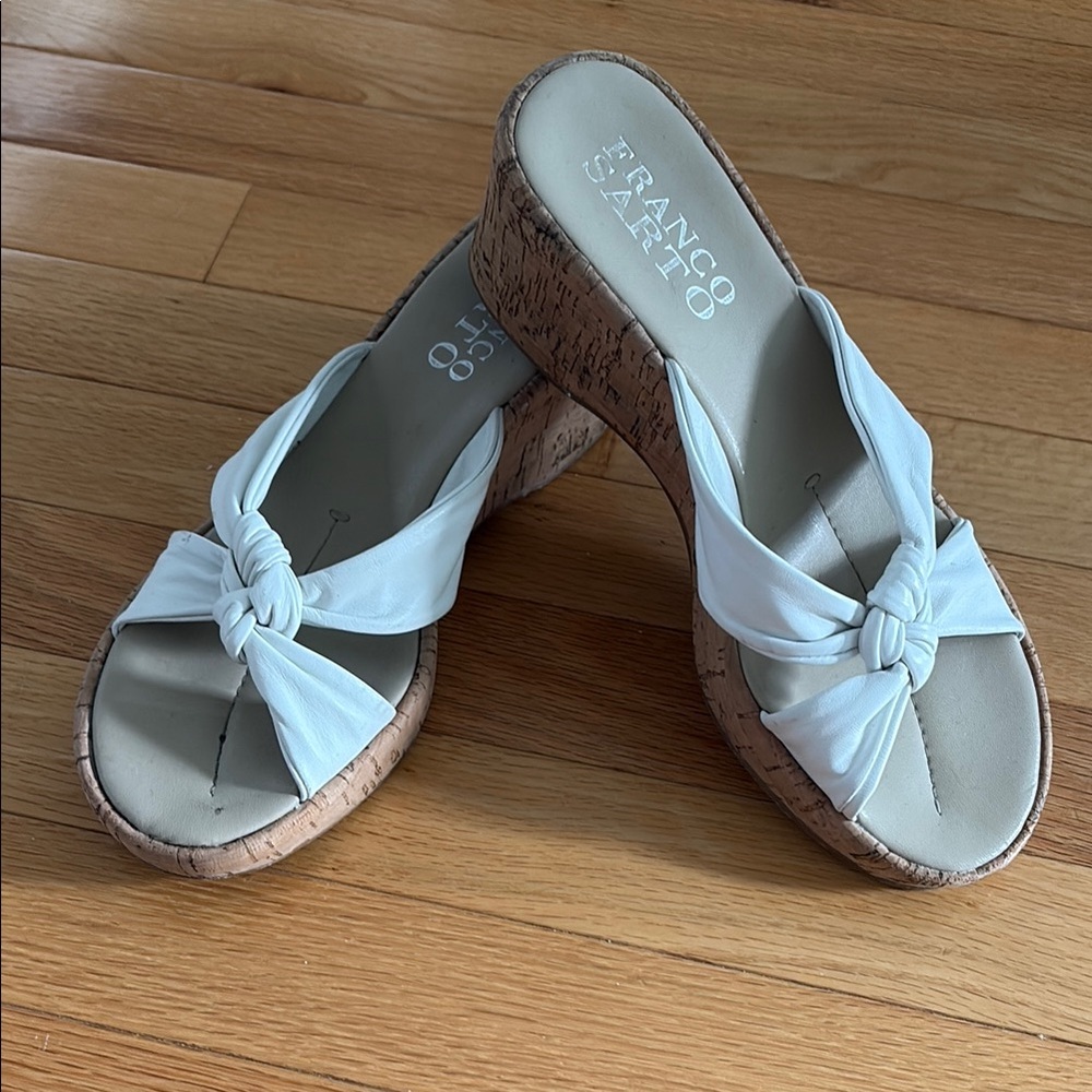 Franco Sarto size 8 White Wedge Slides with Knotted Detail